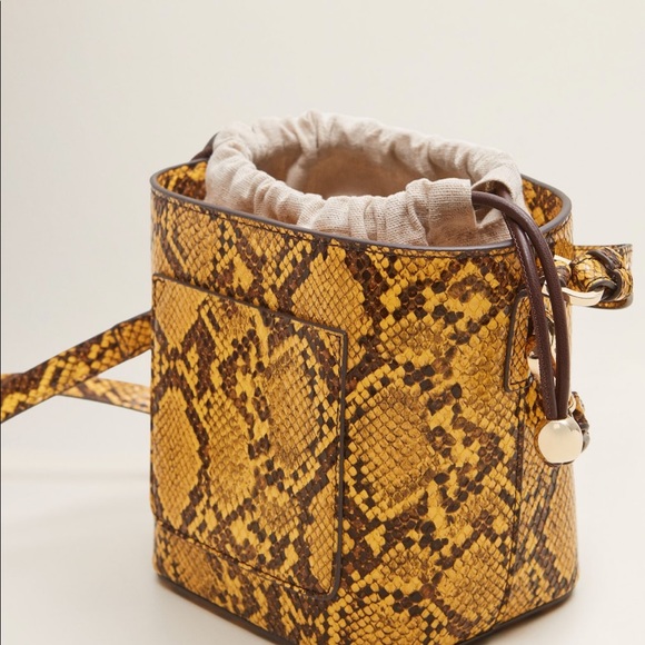 Mango Faux leather bucket bag bloggers fav - Picture 4 of 8